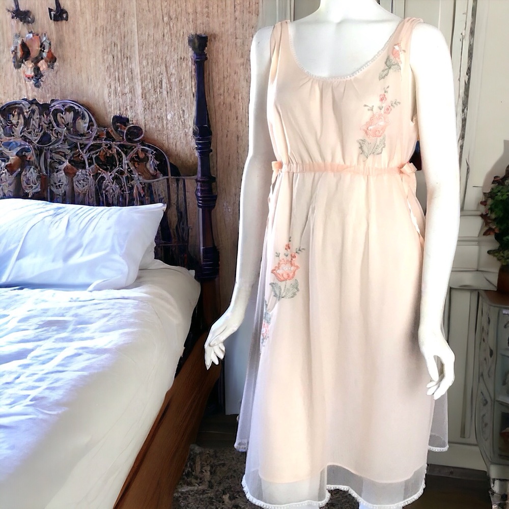 FINAL SALE | SEAMPRUFE Vtg Babydoll Floral Embroidered Sheer Overlay Nightgown